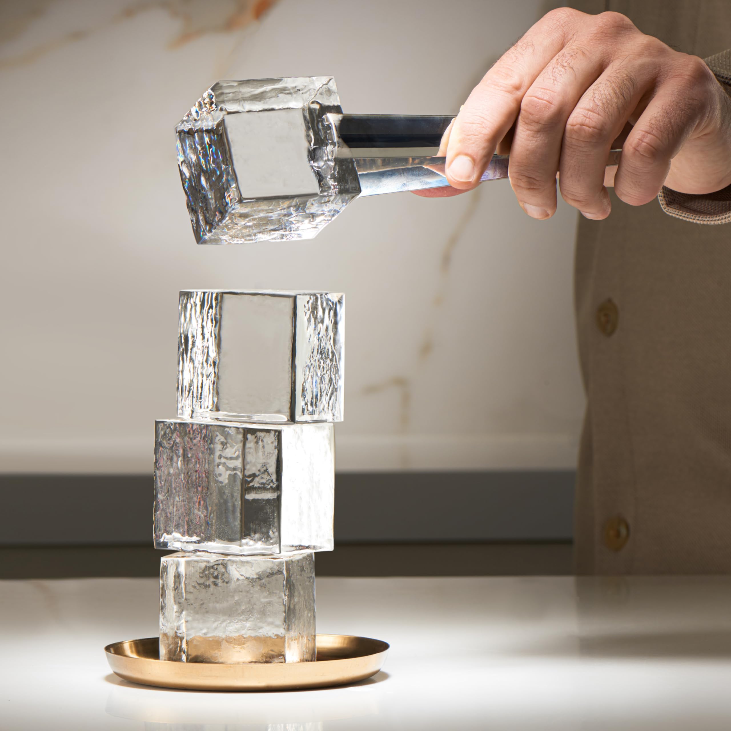 4 Clear Ice Cubes Maker