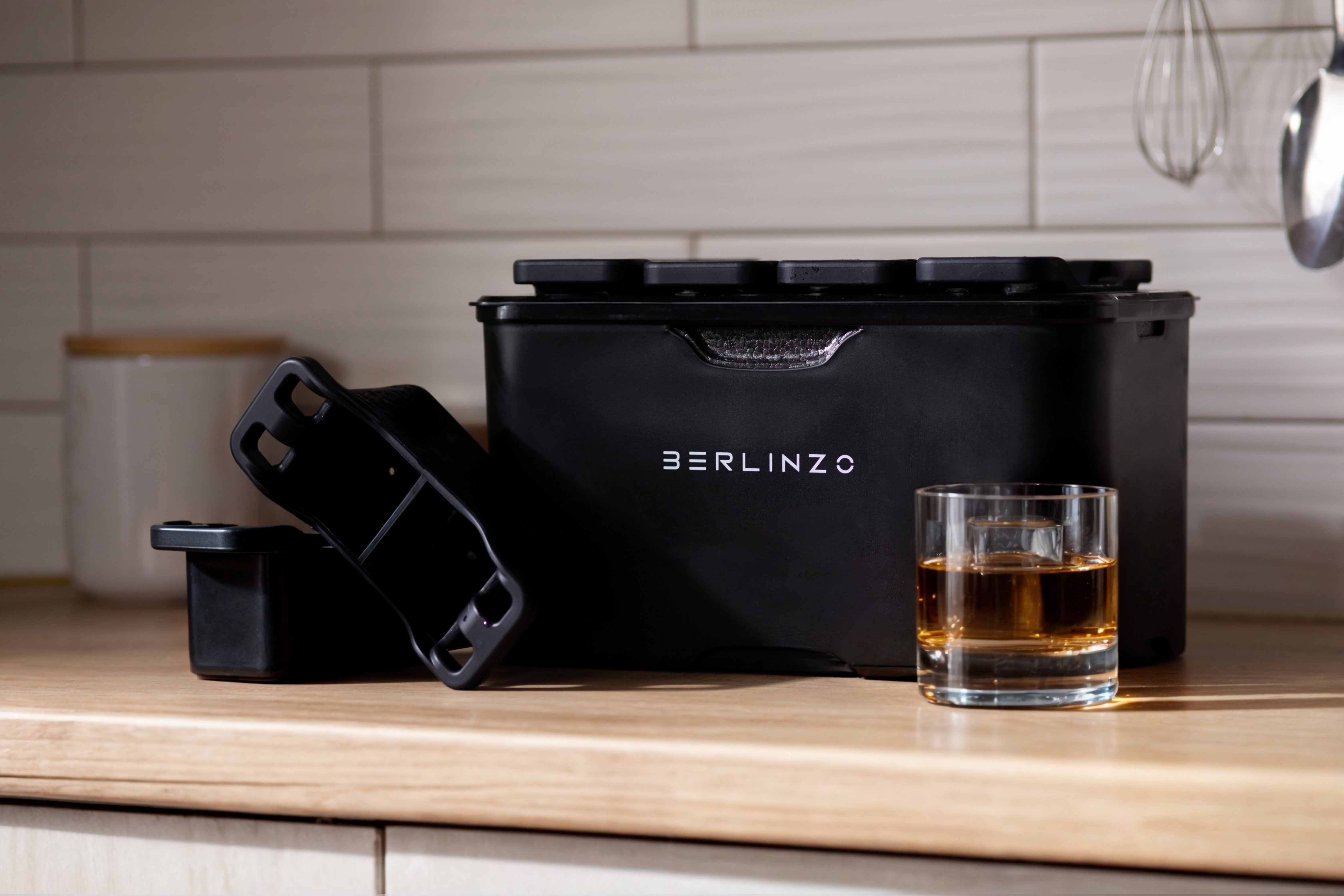 8 Clear Ice Cubes Maker